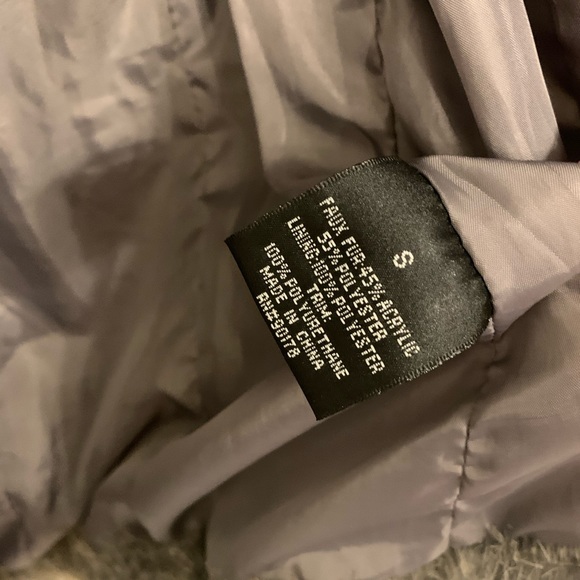 Revue Faux Fur Vest Size Small - Picture 6 of 6